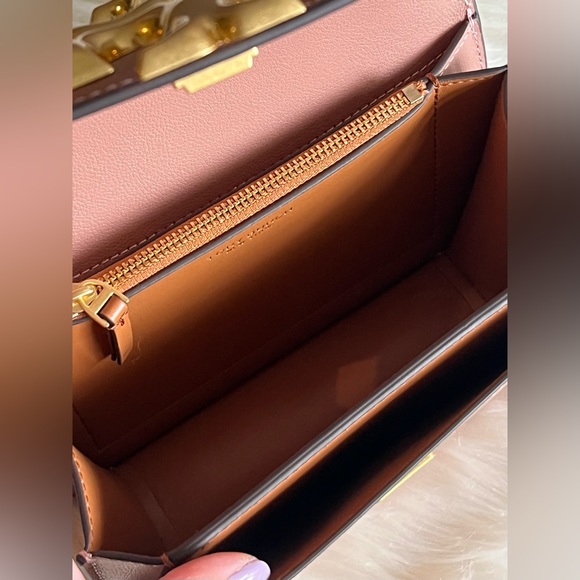 84057 - Tory Burch Eleanor Textured Small Convertible Shoulder Bag - Picture 11 of 14